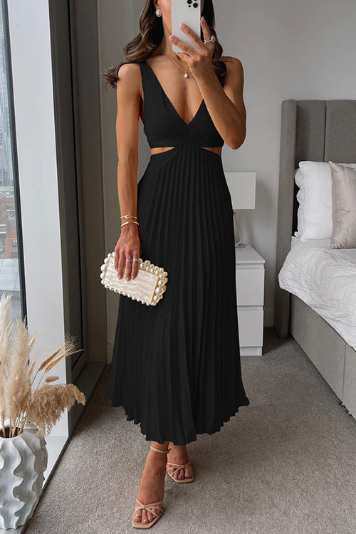 Women's Flowing Pleated Maxi Dress